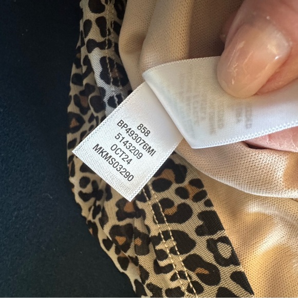 SUPER STYLISH FLATTERING Leopard Print Skirt- fully lined with slit and FUN hem! - Picture 9 of 10